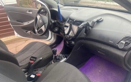 Hyundai Solaris II рестайлинг, 2012 год, 700 000 рублей, 9 фотография