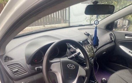 Hyundai Solaris II рестайлинг, 2012 год, 700 000 рублей, 8 фотография