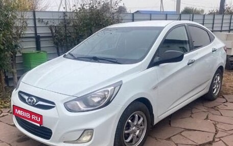 Hyundai Solaris II рестайлинг, 2012 год, 700 000 рублей, 5 фотография