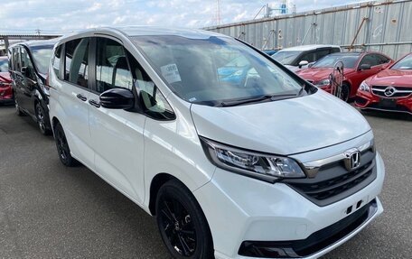 Honda Freed II, 2022 год, 1 590 000 рублей, 1 фотография