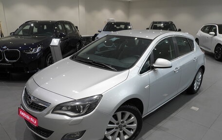 Opel Astra J, 2011 год, 825 000 рублей, 1 фотография