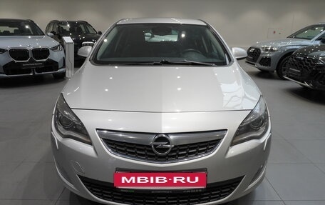 Opel Astra J, 2011 год, 825 000 рублей, 2 фотография