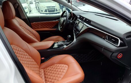 Toyota Camry, 2019 год, 3 100 000 рублей, 14 фотография