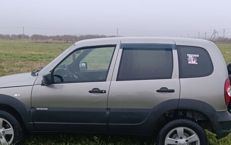 Chevrolet Niva I рестайлинг, 2018 год, 700 000 рублей, 4 фотография