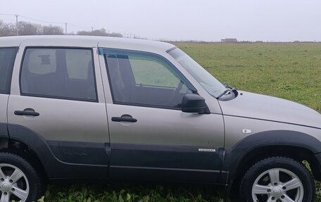 Chevrolet Niva I рестайлинг, 2018 год, 700 000 рублей, 3 фотография