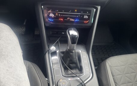 Volkswagen Tiguan II, 2021 год, 3 150 000 рублей, 24 фотография