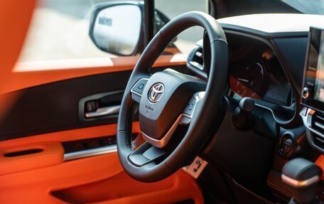 Toyota Sienna, 2024 год, 7 300 000 рублей, 19 фотография