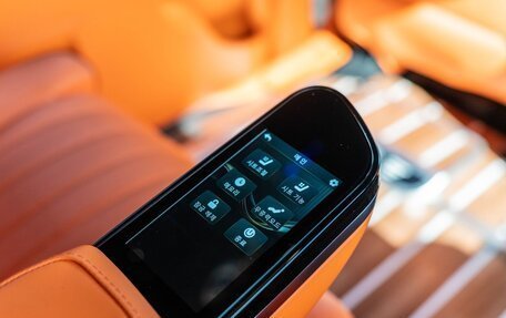 Toyota Sienna, 2024 год, 7 300 000 рублей, 17 фотография