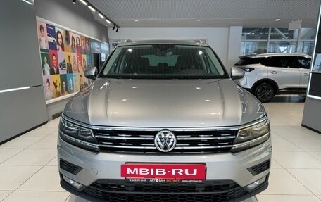 Volkswagen Tiguan II, 2018 год, 2 449 000 рублей, 2 фотография