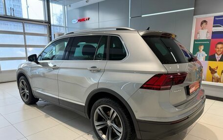 Volkswagen Tiguan II, 2018 год, 2 449 000 рублей, 6 фотография