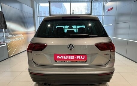 Volkswagen Tiguan II, 2018 год, 2 449 000 рублей, 5 фотография