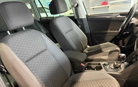 Volkswagen Tiguan II, 2018 год, 2 449 000 рублей, 18 фотография