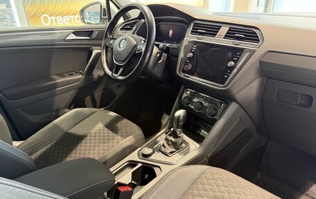 Volkswagen Tiguan II, 2018 год, 2 449 000 рублей, 19 фотография