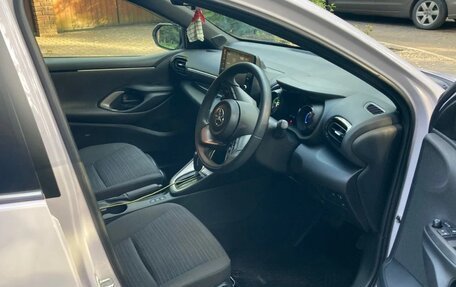 Toyota Yaris, 2021 год, 1 147 500 рублей, 10 фотография