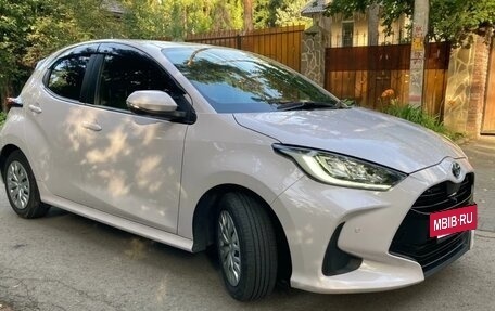 Toyota Yaris, 2021 год, 1 147 500 рублей, 2 фотография