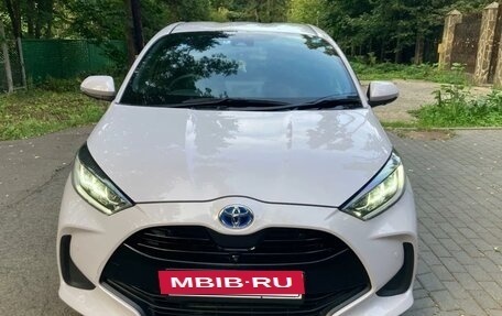 Toyota Yaris, 2021 год, 1 147 500 рублей, 3 фотография