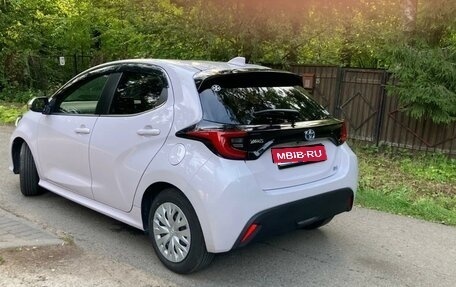 Toyota Yaris, 2021 год, 1 147 500 рублей, 7 фотография