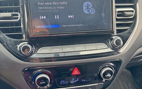 Hyundai Solaris II рестайлинг, 2021 год, 1 550 000 рублей, 2 фотография