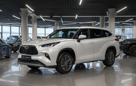 Toyota Highlander, 2025 год, 5 600 000 рублей, 1 фотография