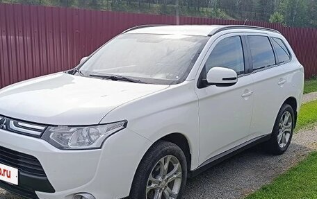 Mitsubishi Outlander III рестайлинг 3, 2012 год, 1 320 000 рублей, 2 фотография