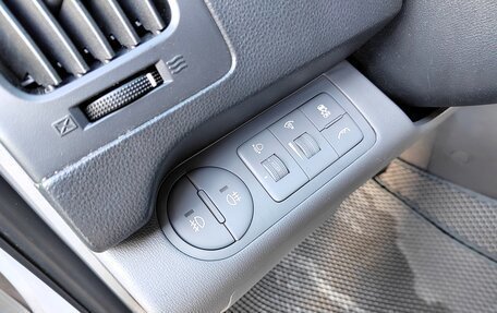 Hyundai H-1 II рестайлинг, 2012 год, 1 750 000 рублей, 13 фотография