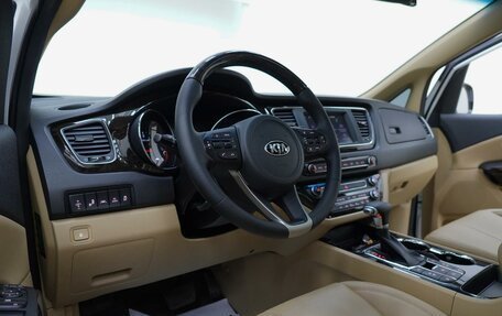 KIA Carnival III, 2018 год, 2 145 000 рублей, 5 фотография