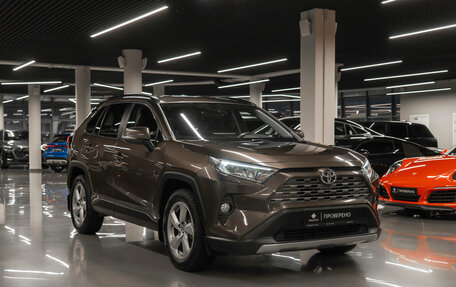 Toyota RAV4, 2020 год, 2 910 000 рублей, 2 фотография