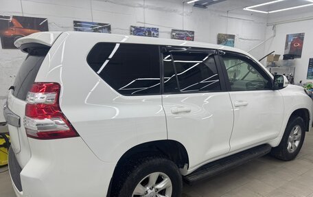 Toyota Land Cruiser Prado 150 рестайлинг 2, 2014 год, 3 990 000 рублей, 3 фотография