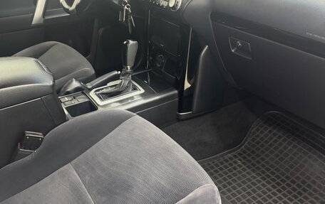 Toyota Land Cruiser Prado 150 рестайлинг 2, 2014 год, 3 990 000 рублей, 6 фотография