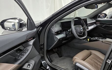 BMW 5 серия, 2023 год, 5 533 000 рублей, 14 фотография