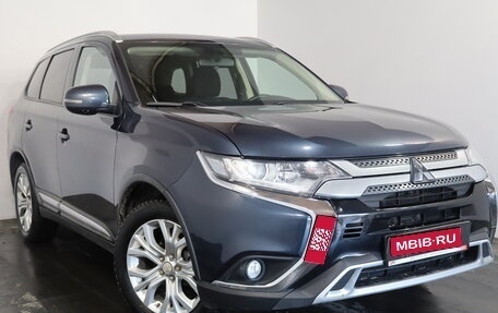 Mitsubishi Outlander III рестайлинг 3, 2020 год, 2 549 000 рублей, 1 фотография