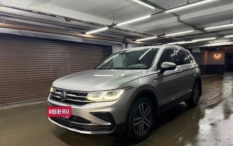 Volkswagen Tiguan II, 2021 год, 4 100 000 рублей, 2 фотография