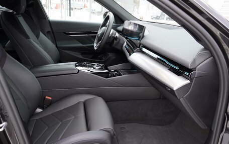 BMW 5 серия, 2024 год, 7 750 000 рублей, 14 фотография