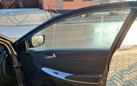 Hyundai Solaris II рестайлинг, 2011 год, 930 000 рублей, 10 фотография