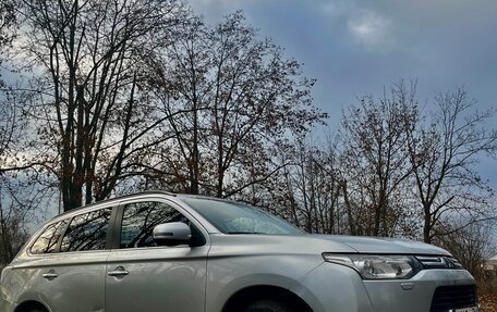 Mitsubishi Outlander III рестайлинг 3, 2013 год, 1 700 000 рублей, 3 фотография