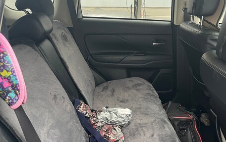 Mitsubishi Outlander III рестайлинг 3, 2013 год, 1 700 000 рублей, 11 фотография