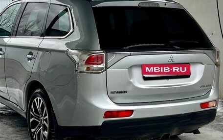 Mitsubishi Outlander III рестайлинг 3, 2013 год, 1 700 000 рублей, 13 фотография