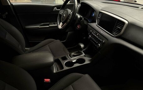 KIA Sportage IV рестайлинг, 2021 год, 2 430 000 рублей, 10 фотография