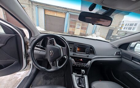 Hyundai Elantra VI рестайлинг, 2017 год, 1 360 000 рублей, 6 фотография