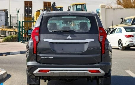 Mitsubishi Pajero Sport III рестайлинг, 2023 год, 3 883 000 рублей, 9 фотография