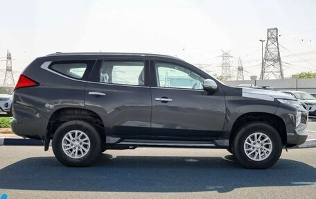 Mitsubishi Pajero Sport III рестайлинг, 2023 год, 3 883 000 рублей, 6 фотография