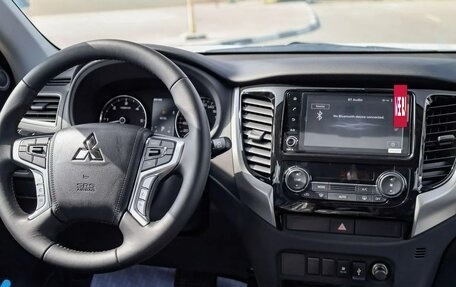 Mitsubishi Pajero Sport III рестайлинг, 2023 год, 3 883 000 рублей, 27 фотография