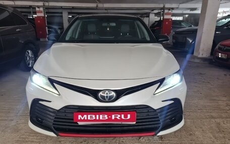 Toyota Camry, 2021 год, 3 150 000 рублей, 2 фотография