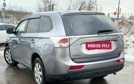Mitsubishi Outlander III рестайлинг 3, 2013 год, 1 349 000 рублей, 4 фотография