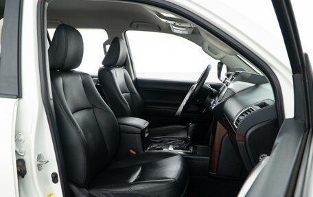 Toyota Land Cruiser Prado 150 рестайлинг 2, 2017 год, 4 457 077 рублей, 8 фотография