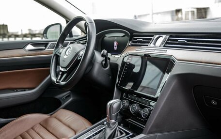 Volkswagen Passat B8 рестайлинг, 2017 год, 2 348 000 рублей, 28 фотография