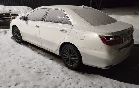 Toyota Camry, 2017 год, 1 870 000 рублей, 3 фотография
