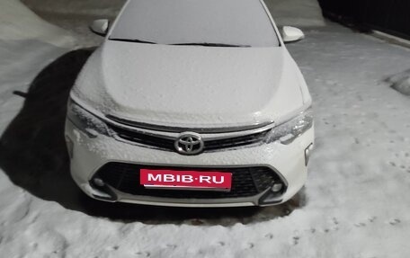 Toyota Camry, 2017 год, 1 870 000 рублей, 2 фотография