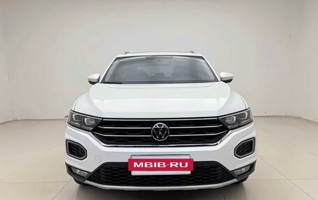 Volkswagen T-Roc I, 2022 год, 1 836 000 рублей, 2 фотография