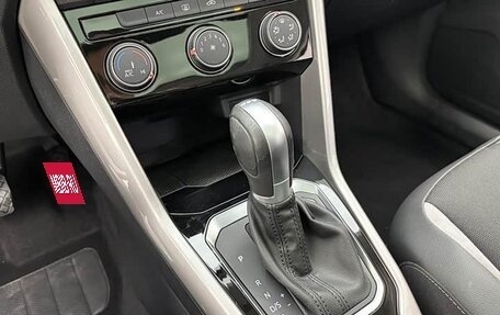 Volkswagen T-Roc I, 2022 год, 1 836 000 рублей, 17 фотография